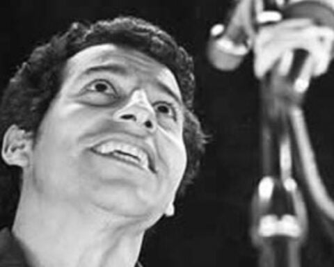 victor jara cantando en un concierto
