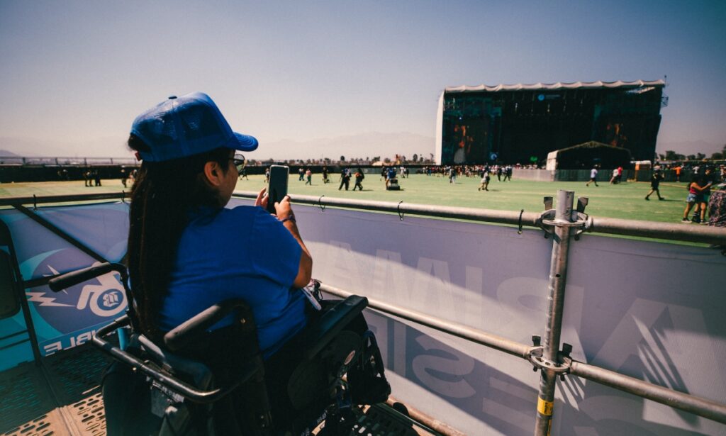 Conoce los espacios e iniciativas de Inclusión en Lollapalooza Chile 2024 1 accesibilidad lolla 1 1