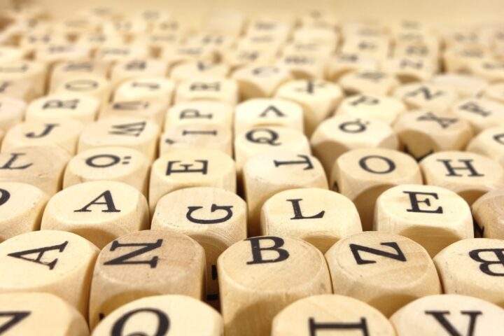 letras en cubos