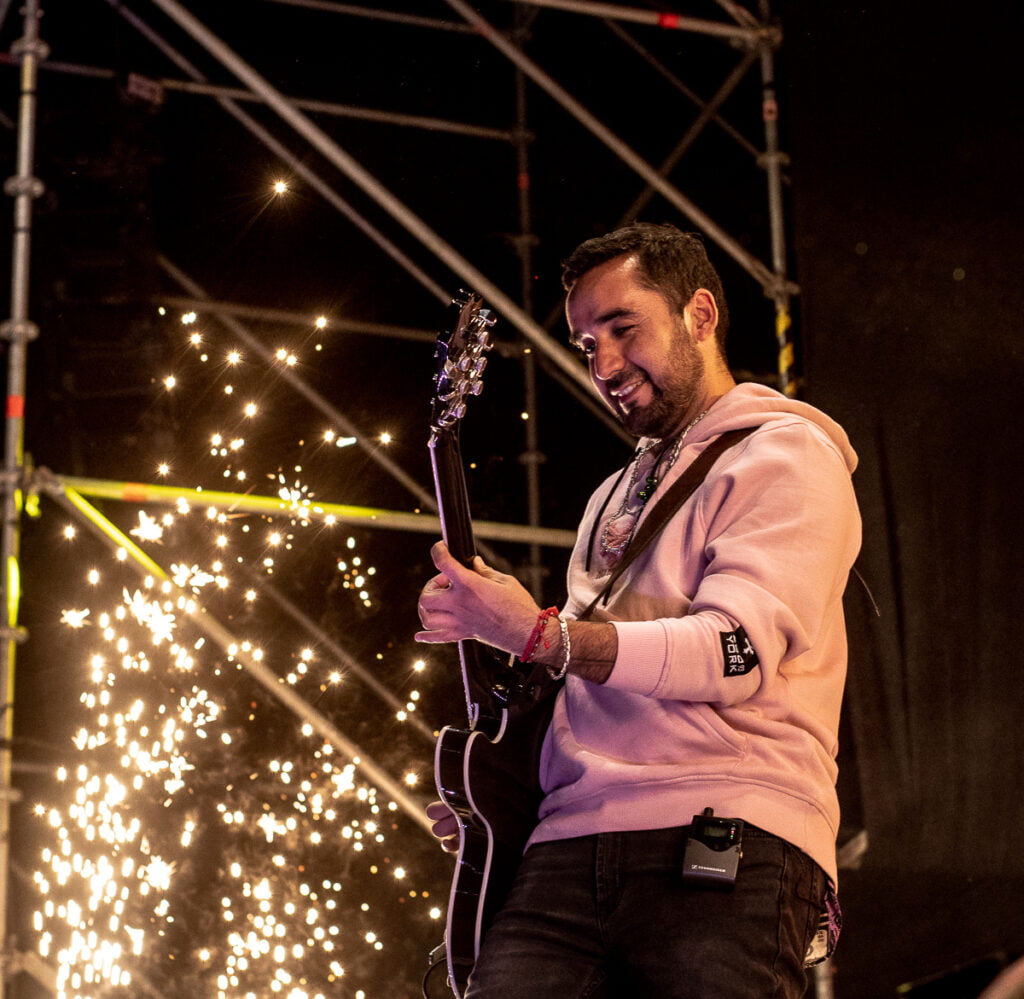 Santaferia en el escenario del Ülkantun Festival 2024 desde el anfiteatro del Liceo de Ralco. / Foto: Arturo Ledezma - Fanky.cl